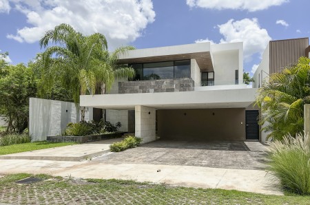 Casa en venta en Compostela Merida de 4 habitaciones con un increible diseño